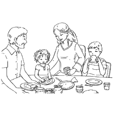Malseite: Familie sammelt sich am Tisch, um Maslenitsa mit traditionellen Leckereien zu feiern