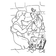coloriage: Cendrillon choisit une robe dans une poitrine