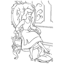 coloriage: Cendrillon sur une chaise essayant une chaussure magique
