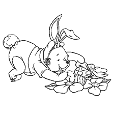 pagina da colorare: Winnie il Pooh in costume coniglio sceglie fiori e cerca uova di Pasqua