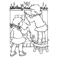 página para colorir: Crian&ccedil;as penduram meias de Natal sobre a lareira